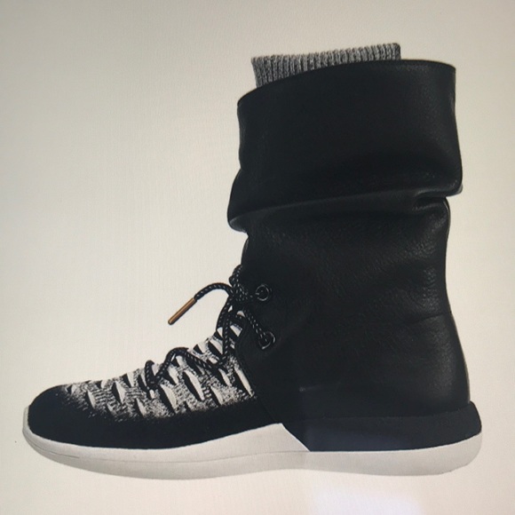 Nike Roshe Two Hi Flyknit Sneaker boots - Picture 8 of 8